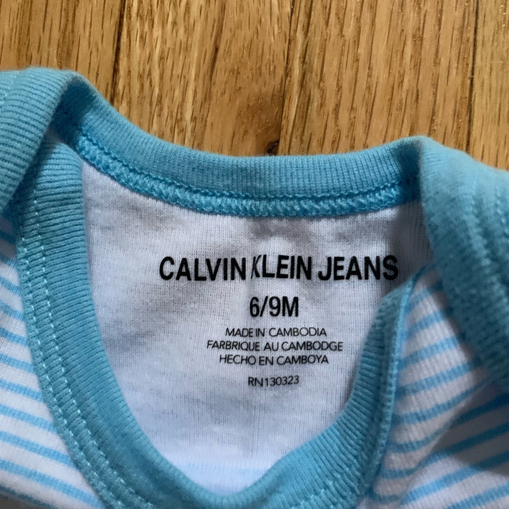 Calvin Klein Jeans 4 Pack Onesies - Picture 4 of 7